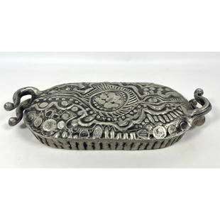 DON DRUMM Cast Aluminum Covered Casserole. Highly decorative relief designs. Handles. Mid Century Mo: DON DRUMM Cast Aluminum Covered Casserole. Highly decorative relief designs. Handles. Mid Century Modern. Marked. H: 4 inches: W: 20.5 inches: D: 10 inches --- US Packing and Shipping charge: In house