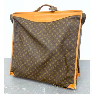 LOUIS VUITTON Garment Bag Luggage with natural leather trim. Saks Fifth Avenue Metal tag. From estat: LOUIS VUITTON Garment Bag Luggage with natural leather trim. Saks Fifth Avenue Metal tag. From estate no certificate of authentication. In person inspection recommended. H: 27 inches: W: 23.25 inches: