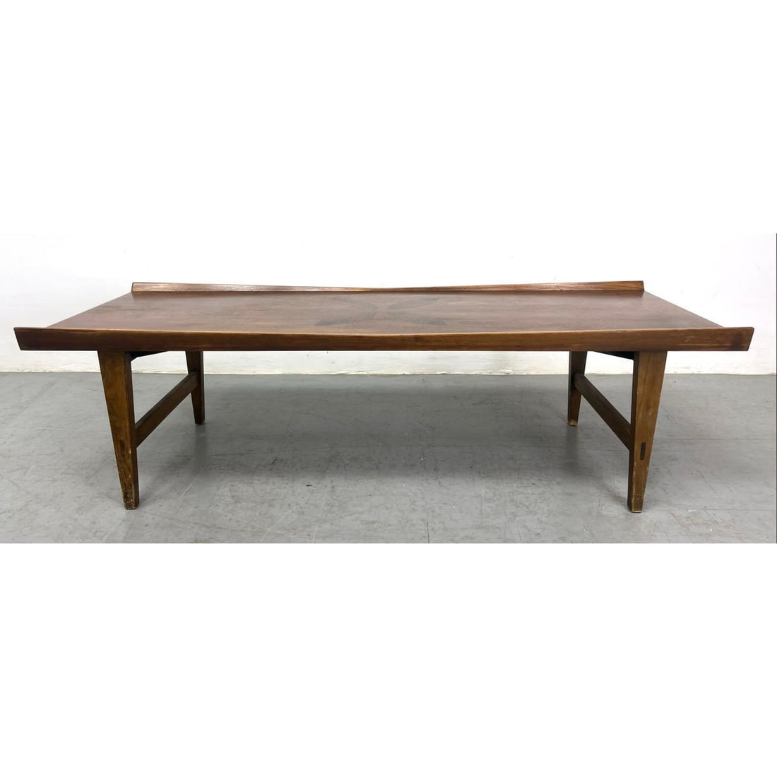 LANE American Modern Walnut Coffee Table. Four Leaf Inlay Design. Raised Lip Edges. Marked. (1 of 14)