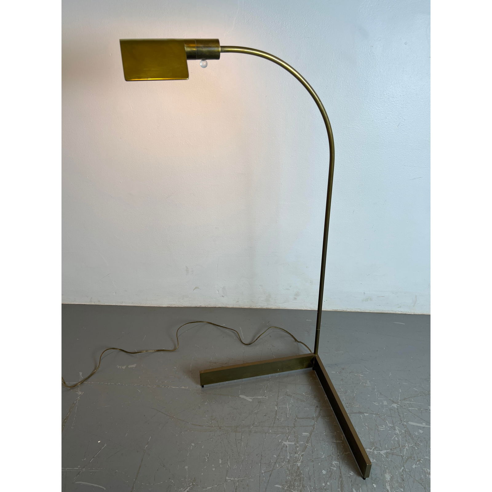 CEDRIC HARTMAN Brass Corner Angle Base Floor Lamp. Modernist Lighting. (1 of 13)