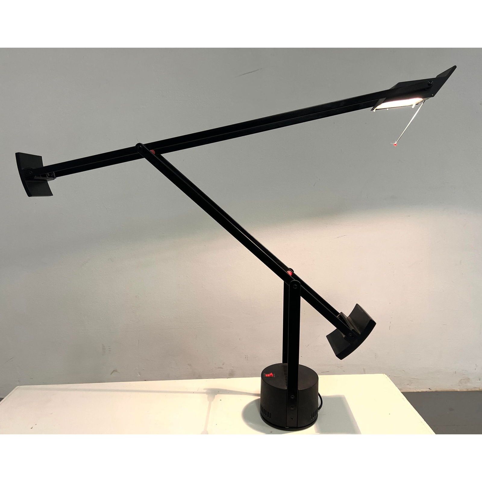 Italian ARTEMIDE Cantilever TIZIO Desk Lamp. Iconic Modern Lighting design. R. SAPPER, designer. Mar (1 of 14)