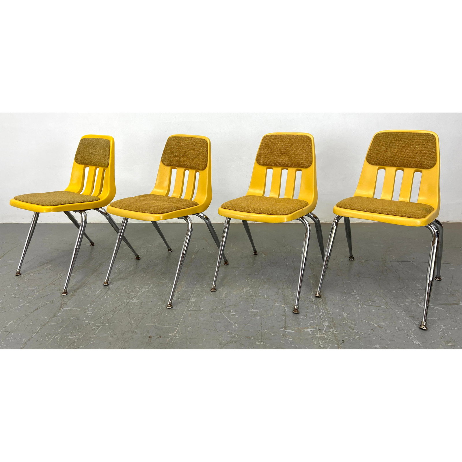 Set 4 VIRCO Martest Molded Plastic Dining Side Chairs. Golden Yellow Plastic forms on chrome tube fr (1 of 16)