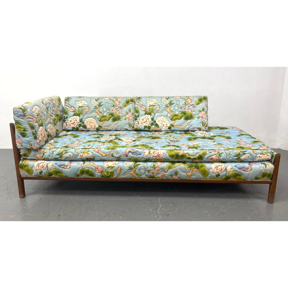 Circa 1960. unmarked Mid  Century Modern Daybed Sofa Couch. Chinoiserie fabric. 24 inch to top of fr (1 of 15)