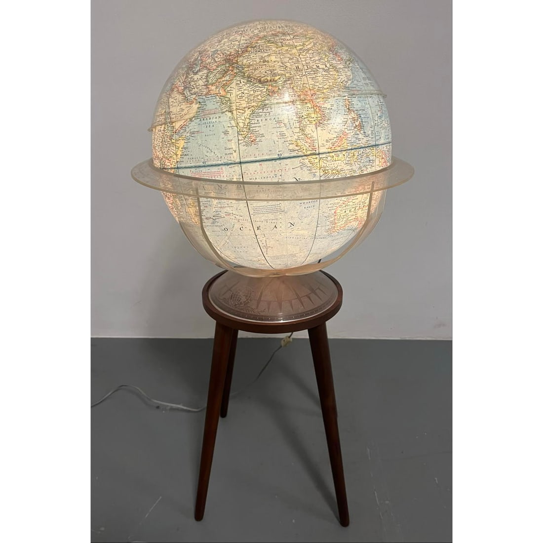 Mid Century Modern  National Geographic Globe on Stand. Light Up World Globe with Acrylic Base on Wa (1 of 12)