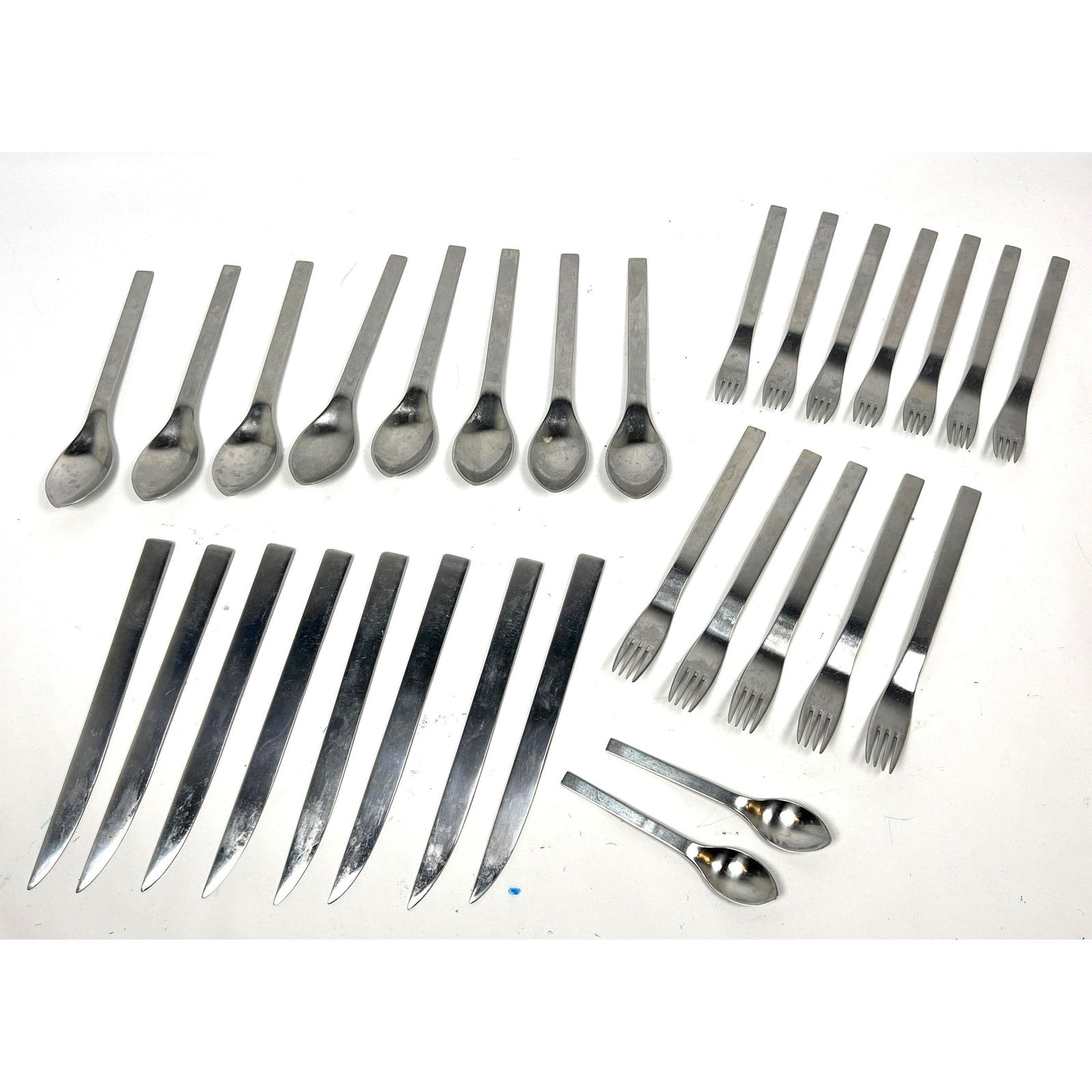 30 pcs Georg Jensen Stainless Flatware by Jean Nouvel - Manufacturer: Georg JensenPattern: Total P (1 of 18)
