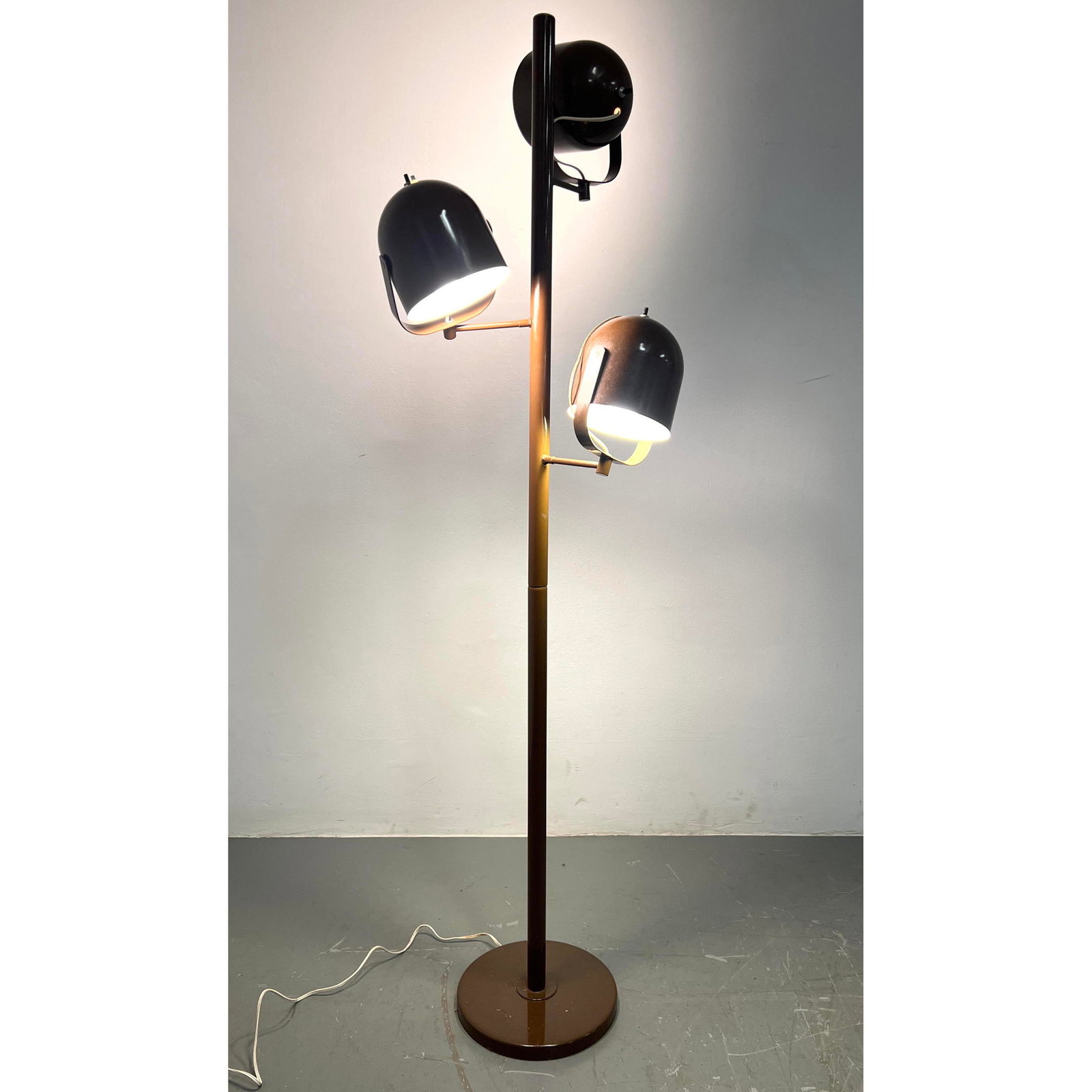 Mid Century Modern Brown enameled Floor Lamp. 3 Shades.: Mid Century Modern Brown enameled Floor Lamp. 3 Shades. Dimensions: H: 63 inches: W: 10 inches: D: 10 inches ---