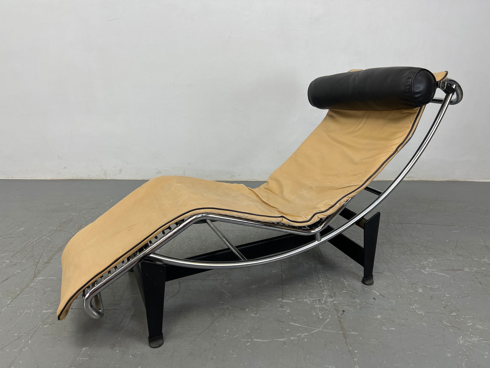 LE CORBUSIER for CASSINA Modernist Chaise Lounge. Chrome Frame. Frame marked LC4. Marked CASSINA. (1 of 14)