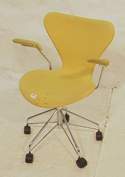 Arne Jacobsen Fritz Hansen Office Chair. Chrome: Arne Jacobsen Fritz Hansen Office Chair. Chrome frame with yellow upholstery. 5 Leg Base. Marked: Knoll Studio-- Dimensions: H: 32 inches: W: 24.5 inches: D: 18.25 inches ---