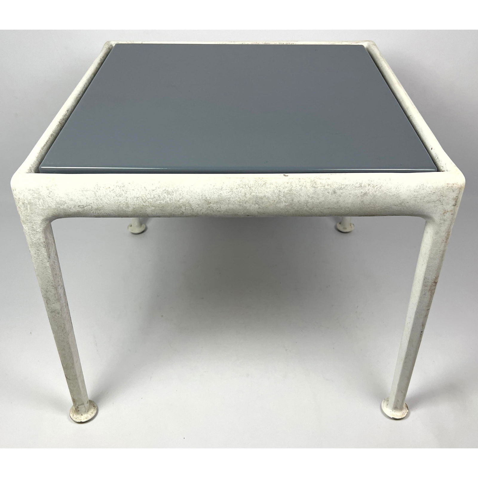 Richard Schultz 1966 End Table with Gray Enamel Top. (1 of 10)