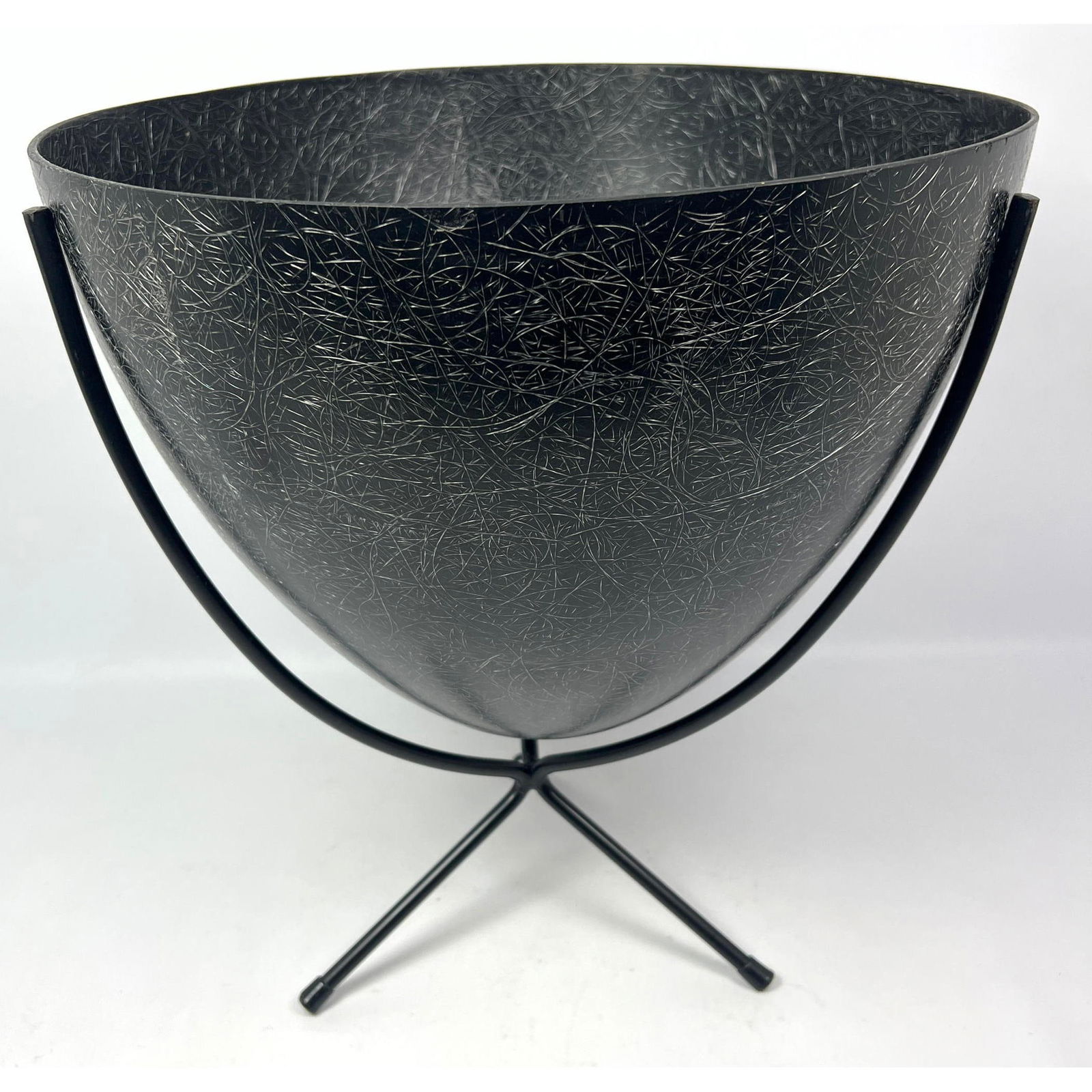 Kimball Black Fiberglass Bullet Planter Iron base Tripod Planter (1 of 10)