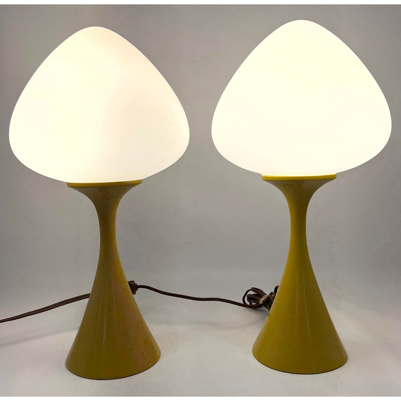 Pair Yellow vintage Laurel lamps with original acorn shades. Labeled Laurel lamp mfg. (1 of 15)
