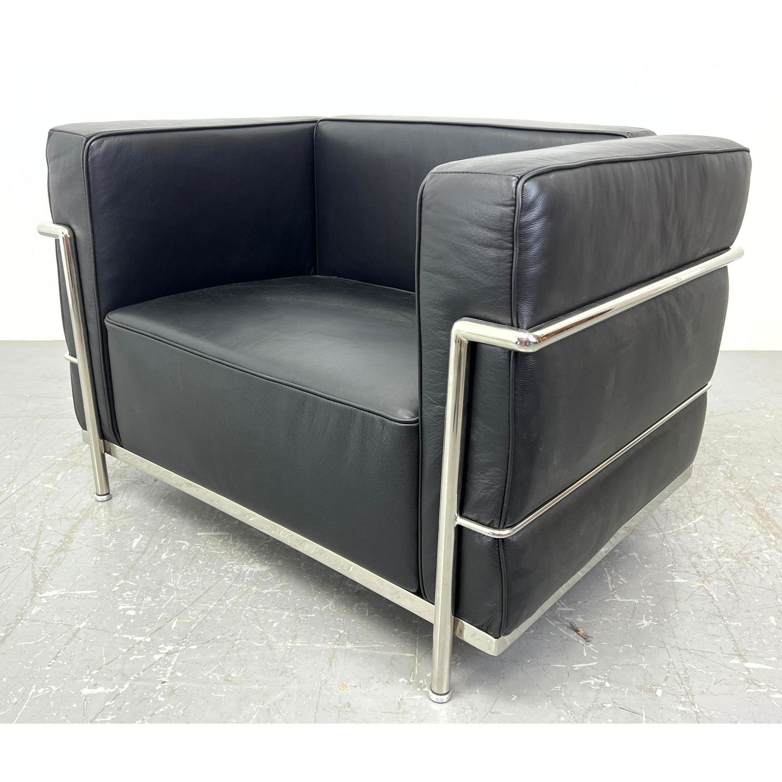 Le Corbusier Style Chrome Frame Lounge Chair.: Le Corbusier Style Chrome Frame Lounge Chair. Dimensions: Height: 28 inches, Width: 38 inches, Depth: 28 inches. - Seat Height: 15 inches ---