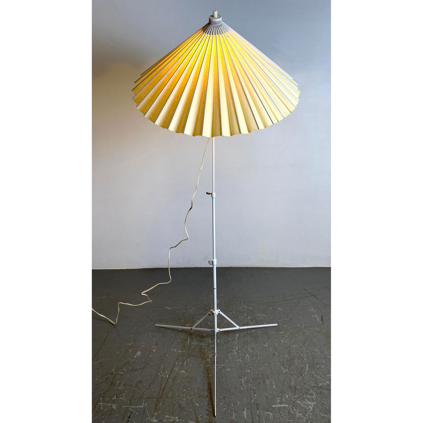 Vintage Adjustable Umbrella Shade Floor lamp (1 of 8)