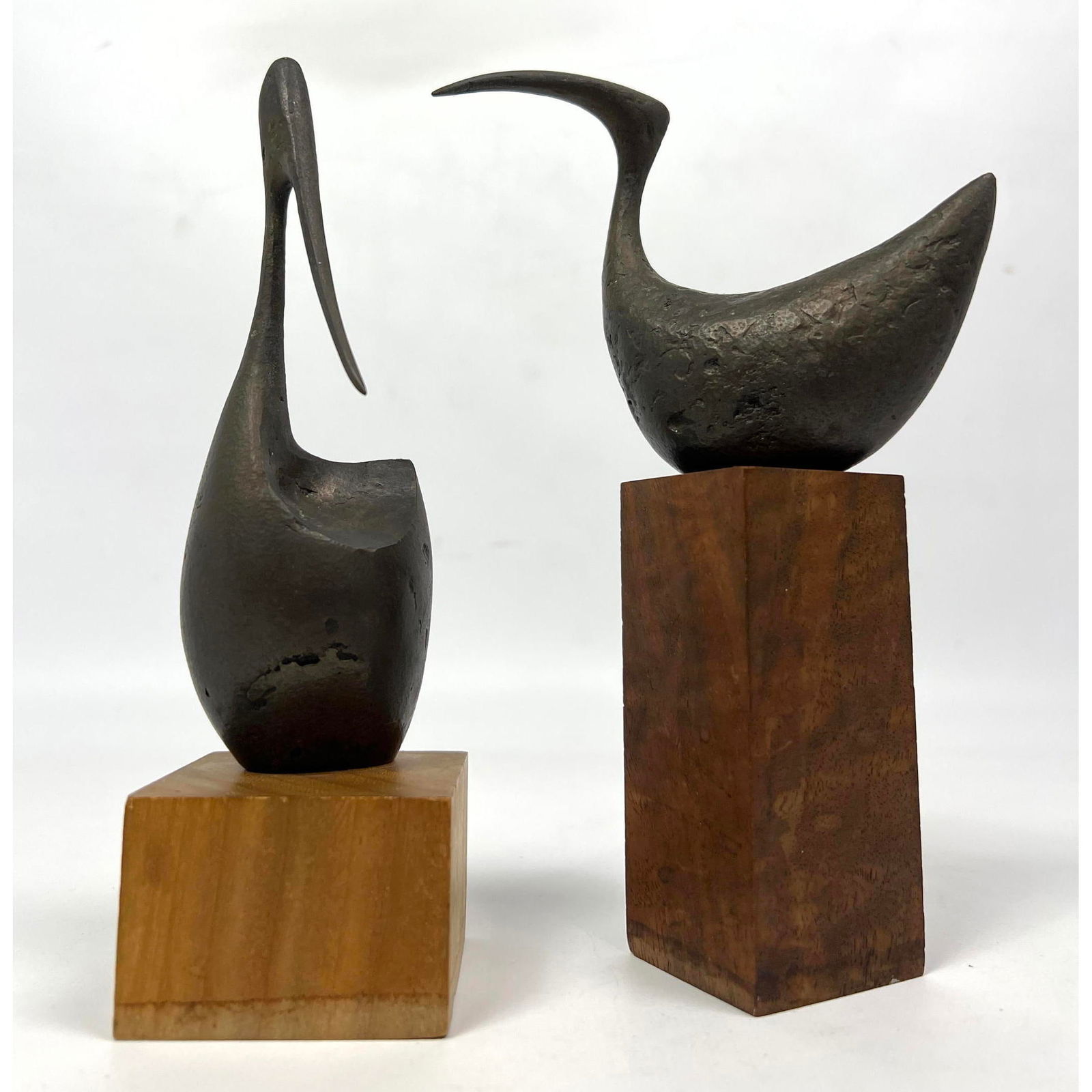 2pcs Douglas Purdy Pelican Bronze Sculptures.: 2pcs Douglas Purdy Pelican Bronze Sculptures. Dimensions: Height: 8 inches, Width: 4 inches, Depth: 2 inches. - Additional Dimensions: Smaller H: 7 inches, W: 2 inches, D: 2 inches --- We offer curbsi