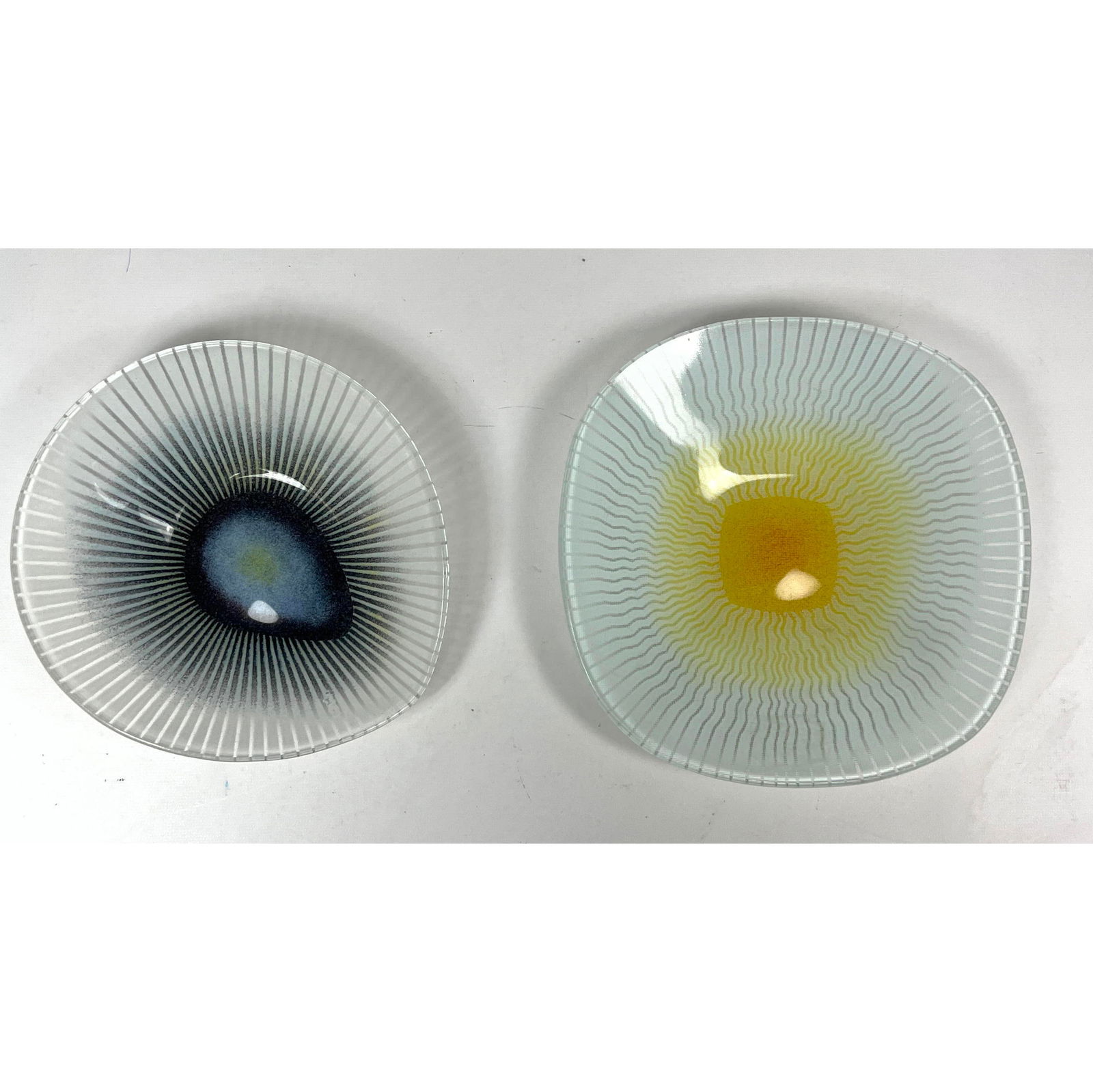 2pc MAURICE HEATON Art Glass Modernist Dishes. Mid Century Studio Glass. Each has colored center and (1 of 8)
