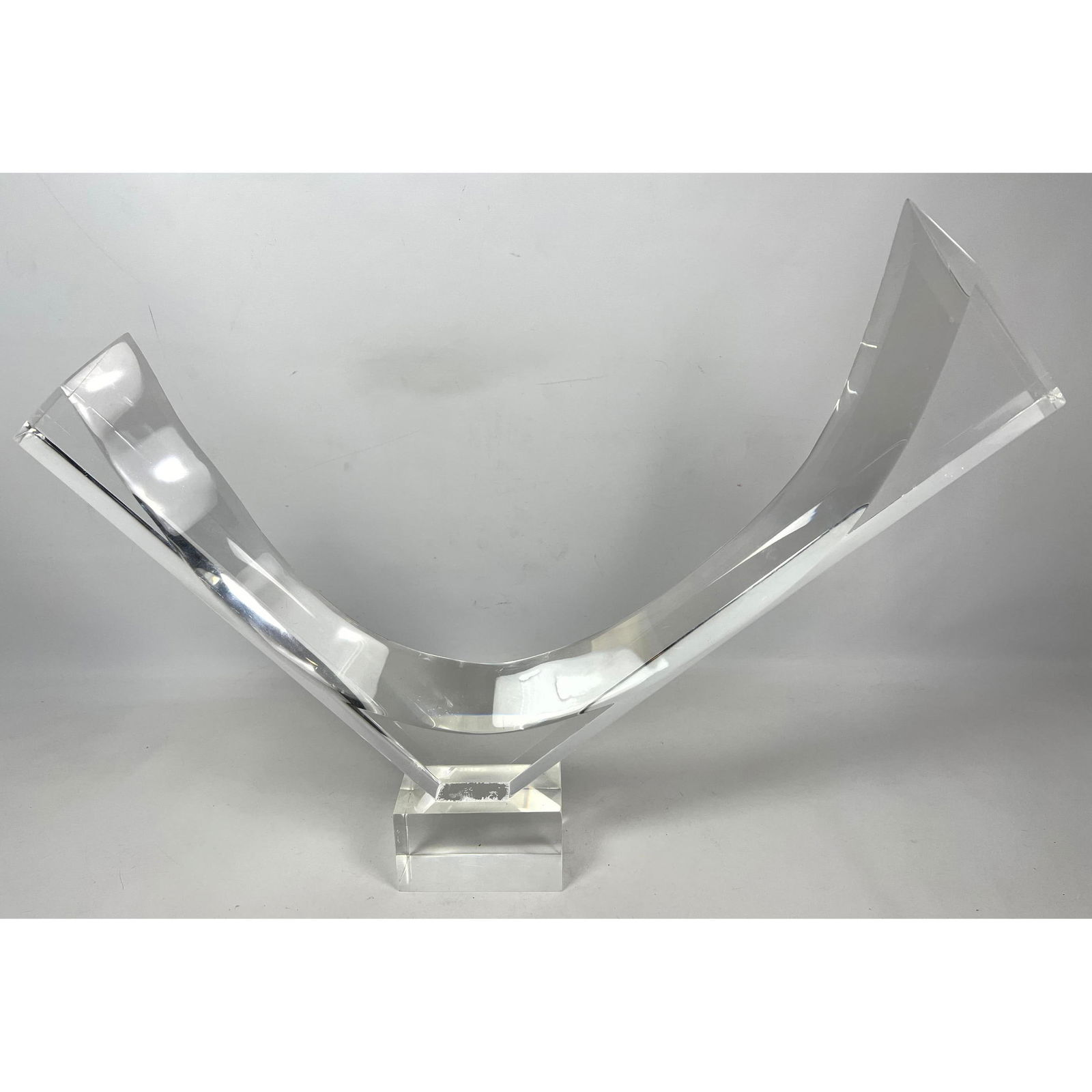 Modernist VAN TEAL Clear Lucite Sculpture. Abstract form. Signed base.: Modernist VAN TEAL Clear Lucite Sculpture. Abstract form. Signed base. Dimensions: Height: 19.5 inches, Width: 26 inches, Depth: 3 inches. ---