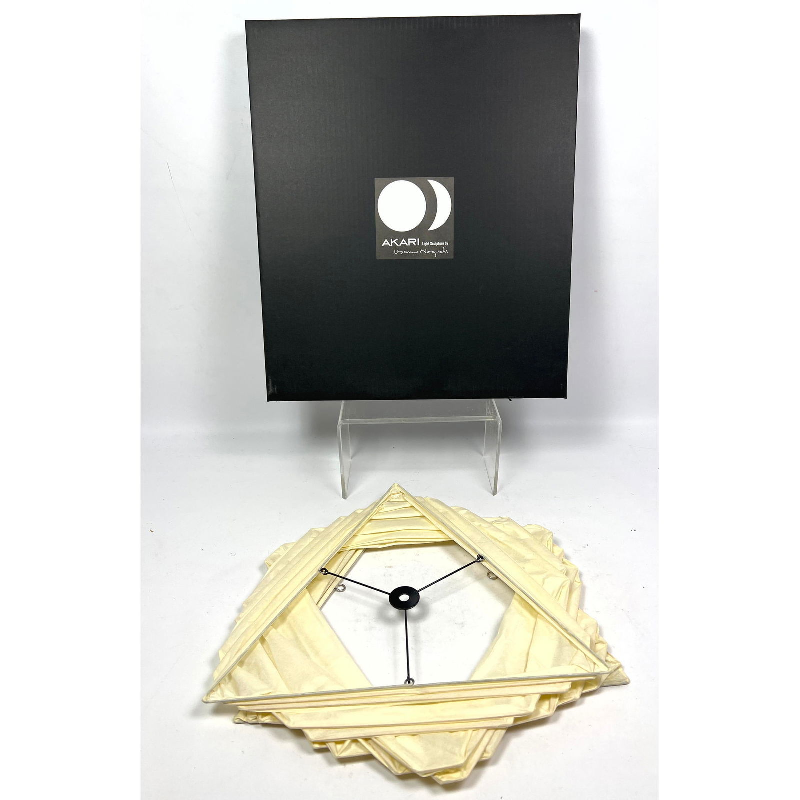 ISAMU NOGUCHI Shoji Paper Akari Lamp Shade. Original Box. 26 N Model. Shade only; no metal stand or (1 of 9)