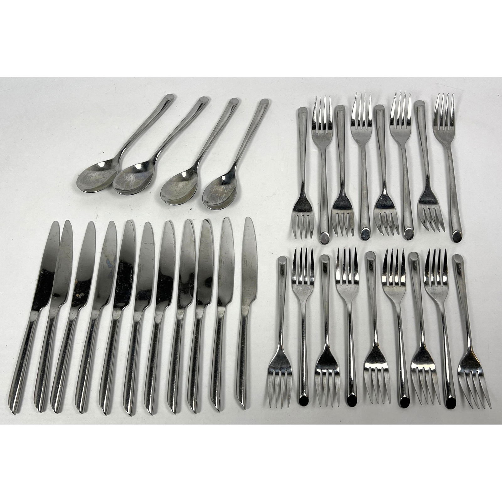 32 pcs Towle Stainless steel Flatware - Manufacturer: TowlePattern: Total Piece count: 32 - Materi (1 of 12)