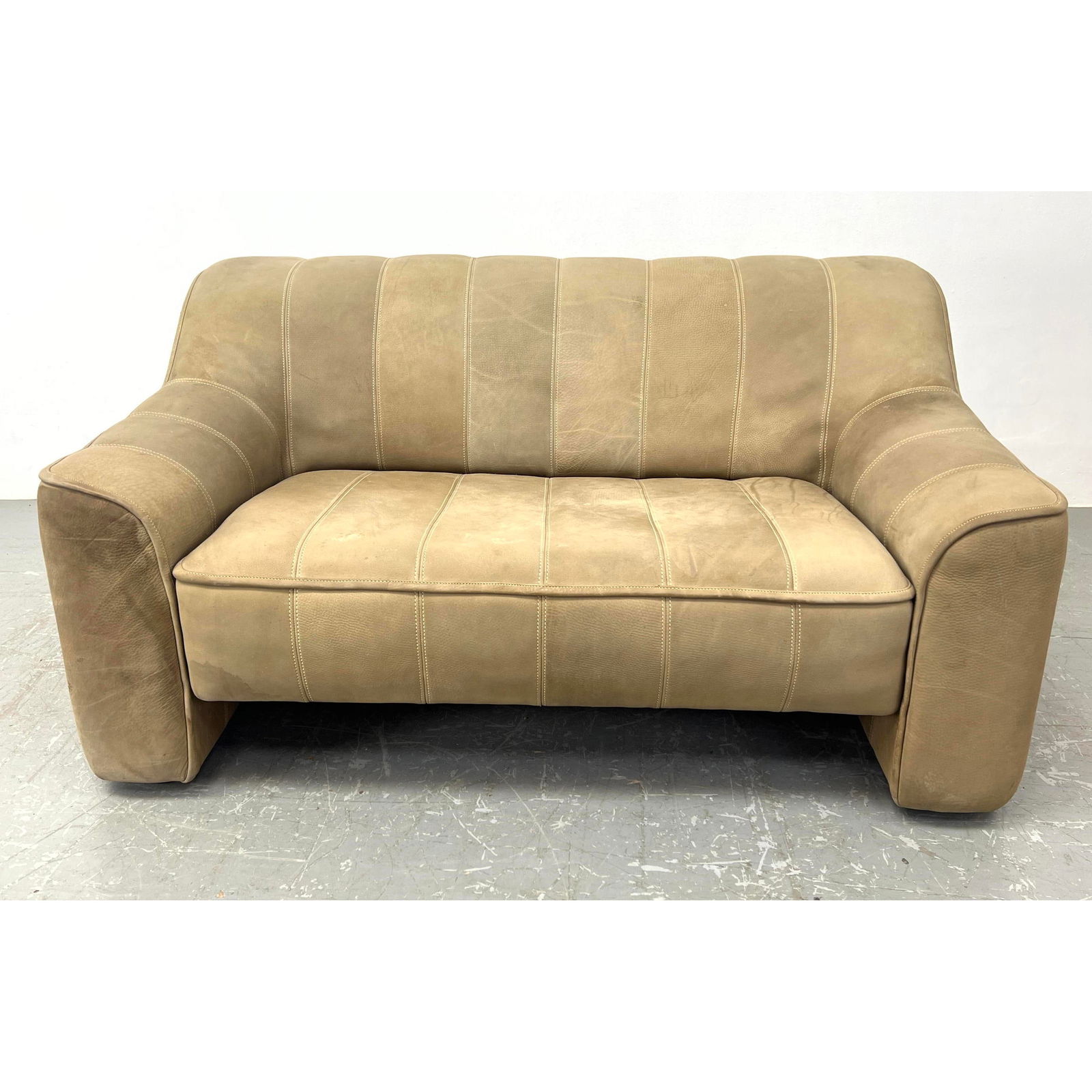 De Sede Leather Settee Sofa Couch. Very Heavy Solid Construction. Unmarked.: De Sede Leather Settee Sofa Couch. Very Heavy Solid Construction. Unmarked. Dimensions: Height: 27.5 inches, Width: 54 inches, Depth: 33 inches. - Seat Height: 15 inches --- We offer curbside delivery