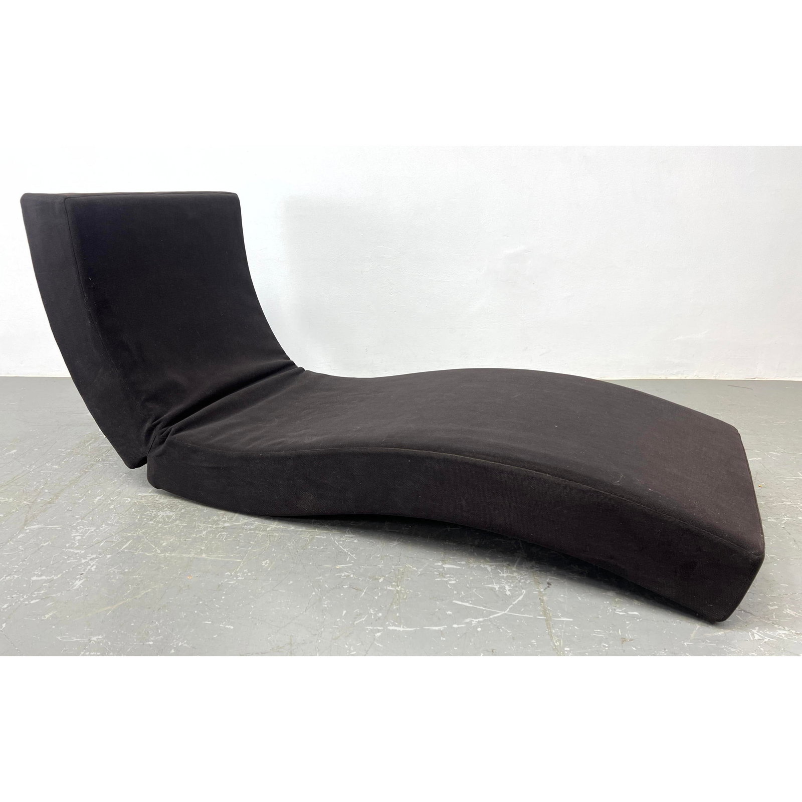 Paola Lenti adjustable chaise lounge with 2 covers Comes with second cover. Fabric tag.: Paola Lenti adjustable chaise lounge with 2 covers Comes with second cover. Fabric tag. Dimensions: Height: 31 inches, Width: 68 inches, Depth: 26 inches. - Seat Height: 10 inches --- We offer curbsid