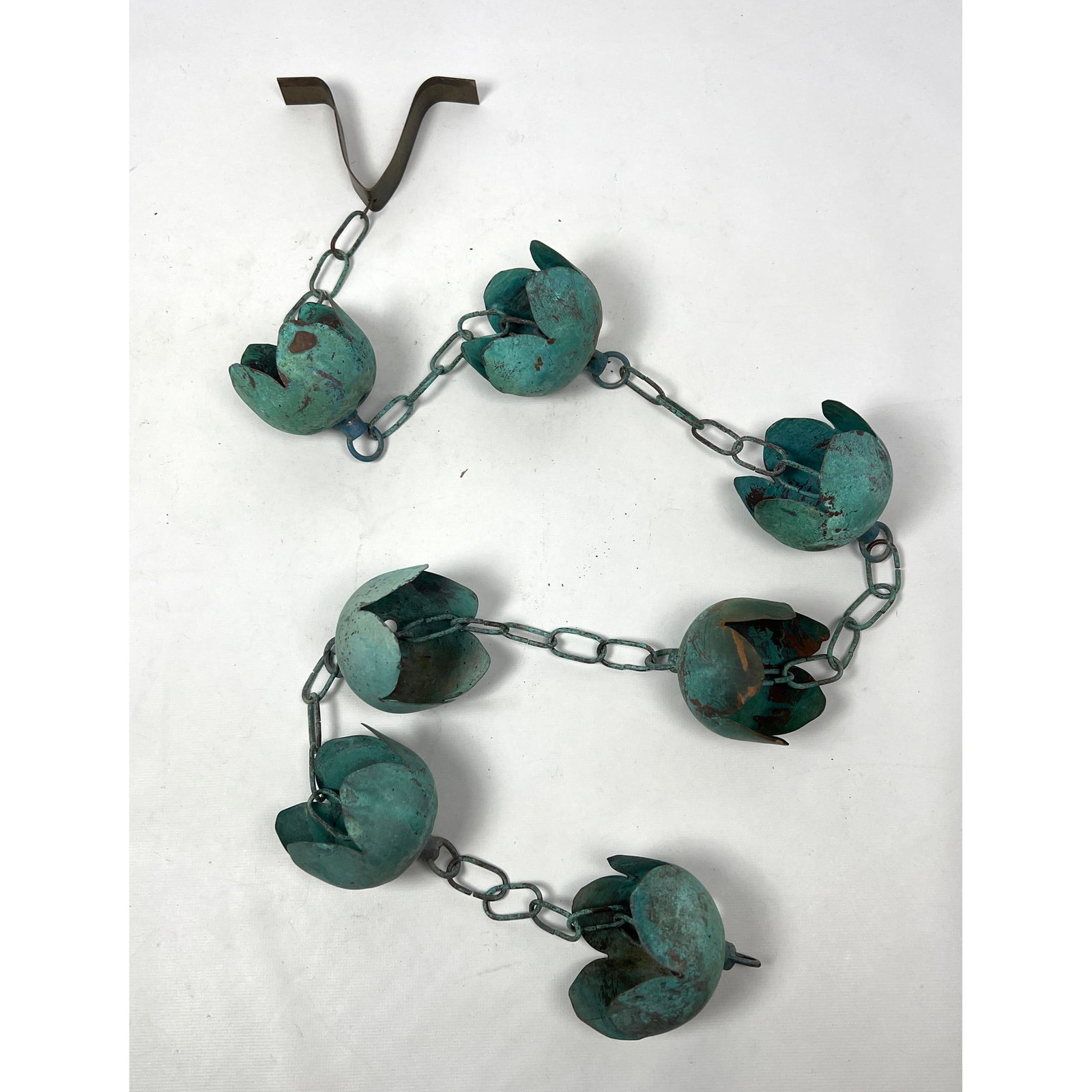 Copper rain bells. Green patina.: Copper rain bells. Green patina. Dimensions: Height: 46 inches, Width: 4.5 inches, Depth: 2.5 inches. --- US Packing and Shipping charge: In house shipping available. Will be calculated once destinati