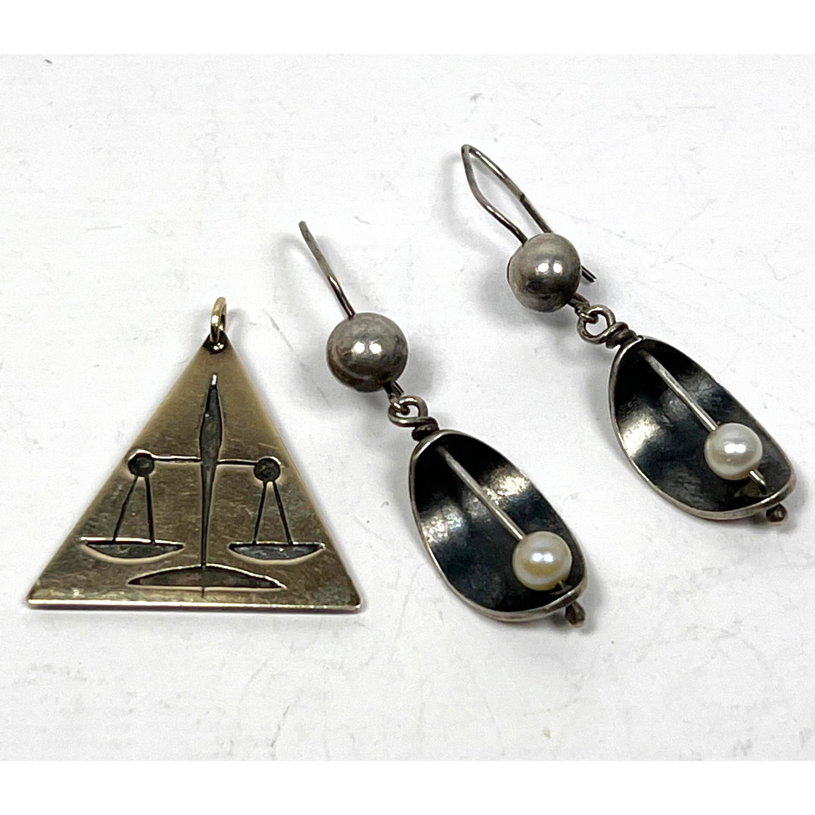 3pc ED WIENER Sterling Artisan Studio Modernist Jewelry. Pr dangle sail form Earrings with suspended: 3pc ED WIENER Sterling Artisan Studio Modernist Jewelry. Pr dangle sail form Earrings with suspended pearl. 2) Sterling Libra Triangular Pendant. All artist marked Dimensions: Height: 2 inches, Width: