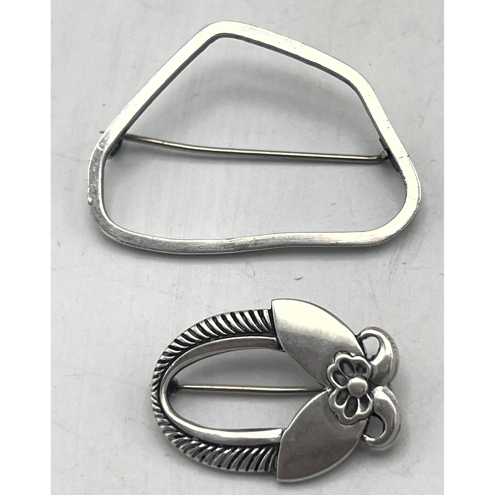 2pc GEORG JENSEN Sterling brooches. 1 marked Sweden, 1 marked USA. (1 of 7)