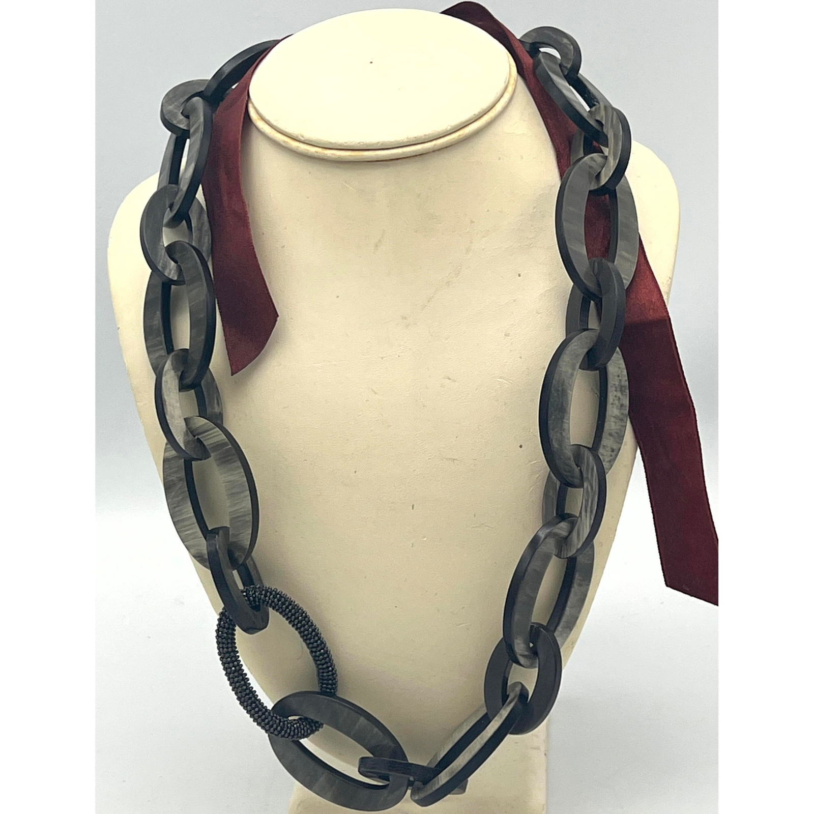 BRUNELLO CUCINELLI for GORSUCH Horn Link Necklace. Large Natural horn links with a single metal seed (1 of 11)