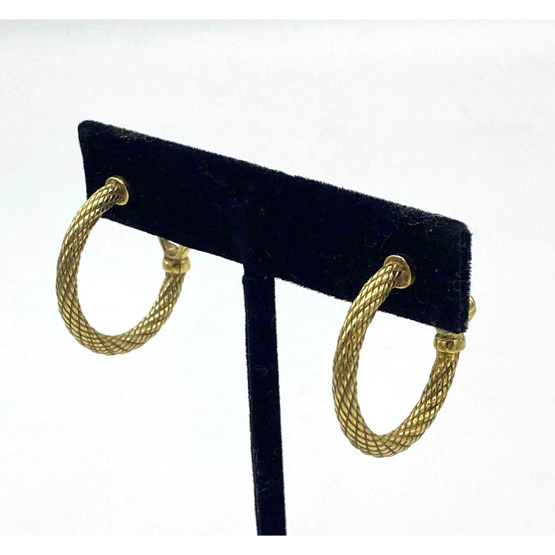 JUDITH RIPKA Sterling Vermeil Hoop Earrings. Cable style. Pierced.: JUDITH RIPKA Sterling Vermeil Hoop Earrings. Cable style. Pierced. Dimensions: Height: 1 inches, Width: 1 inches. --- US Packing and Shipping charge: Jewelry Flat Rate combined Shipping: $10 per item