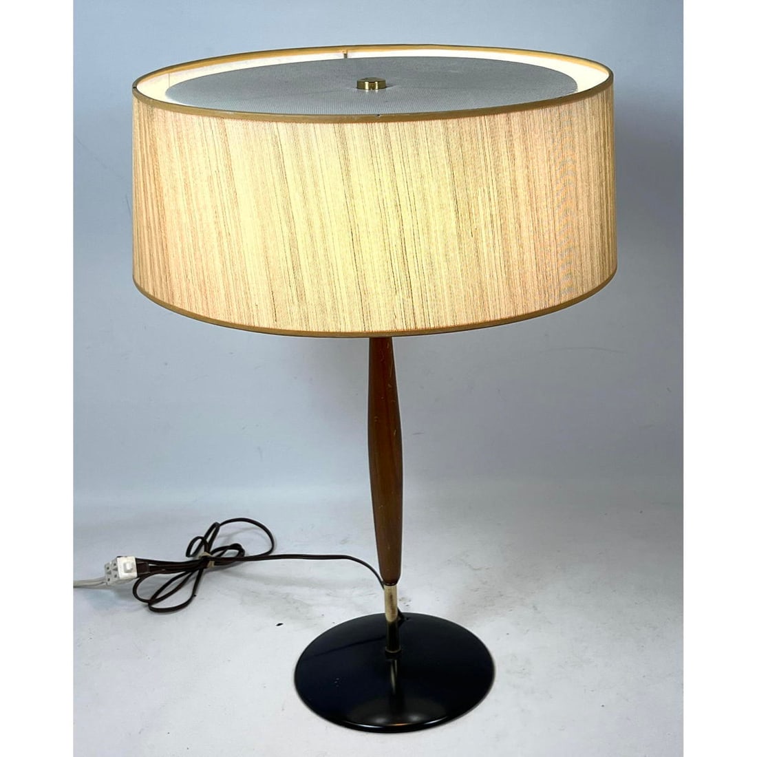 Mid Century Modern Gerald Thurston Lightolier Table Lamp. (1 of 8)