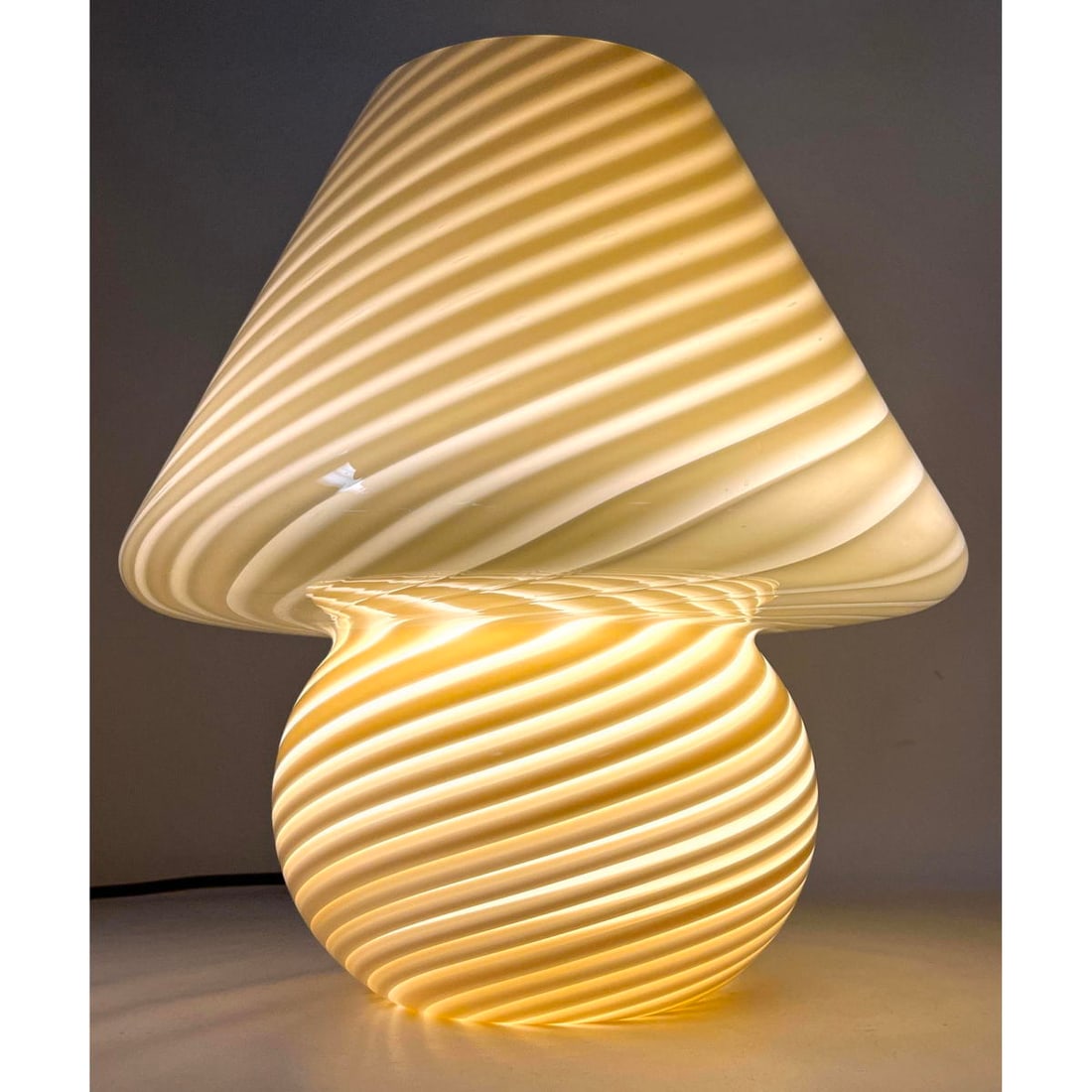 VETRI Murano Art Glass Mushroom Table Lamp. Tan and white striped swirl design.  Unmarked. (1 of 20)