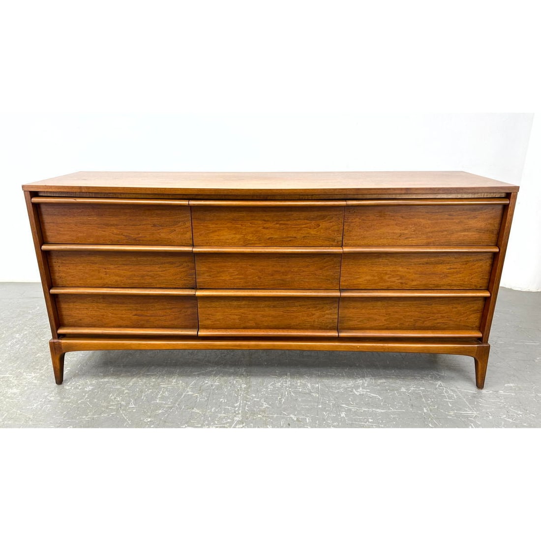 Lane American Modern Low Chest Dresser Credenza.: Lane American Modern Low Chest Dresser Credenza. Dimensions: Height: 31 inches, Width: 66 inches, Depth: 18 inches. ---