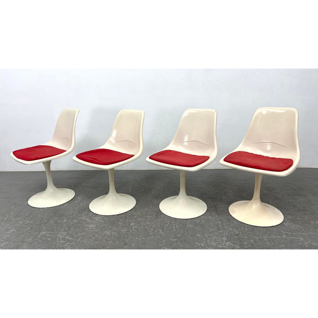 4pc FIBERFORM Molding Tulip Base Dining Chairs. White Molded Plastic frames with red seat cushions. (1 of 13)