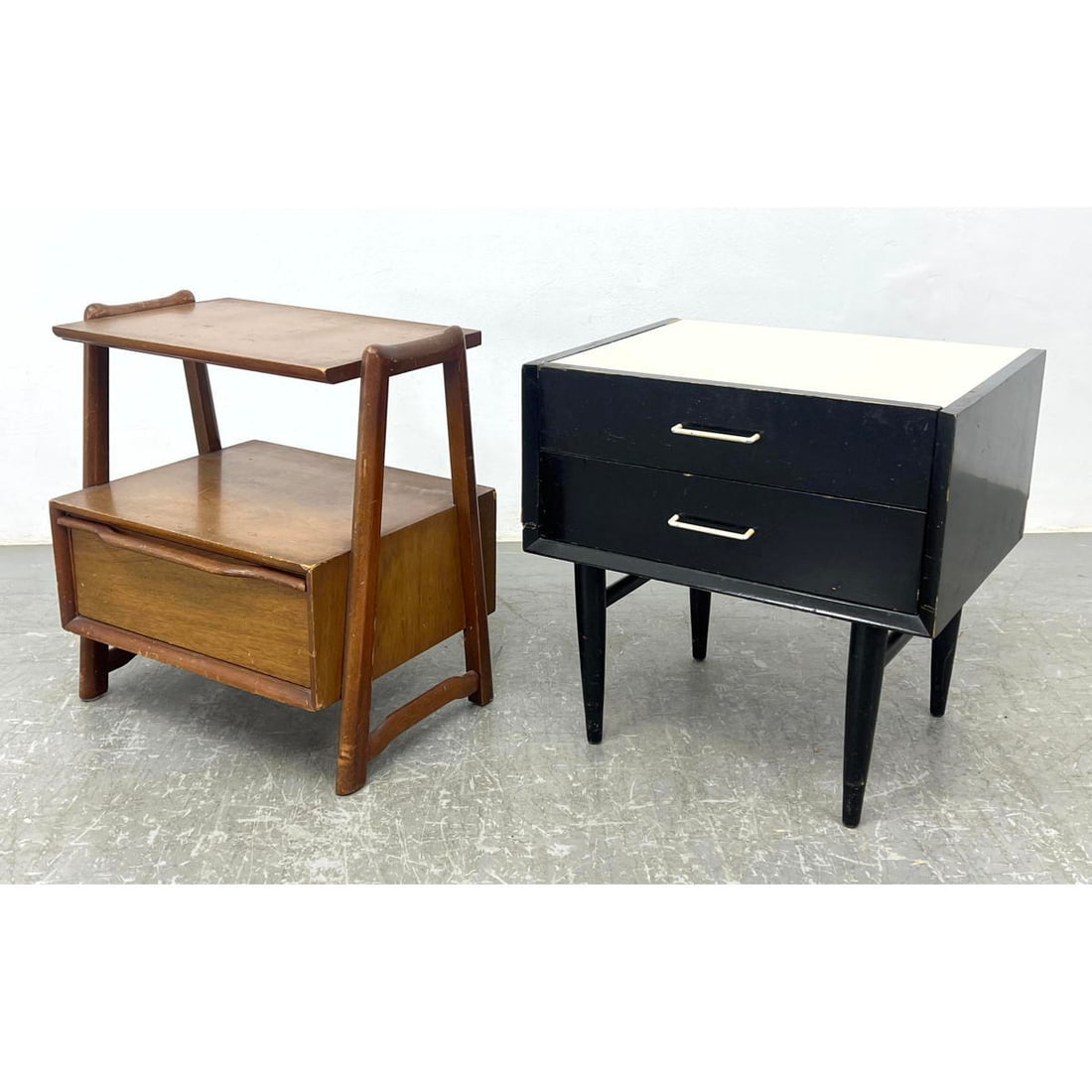 2pcs  50s Mid Century Modern Nightstands. (1 of 20)