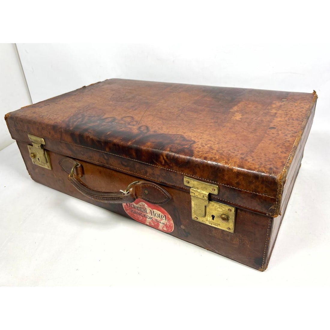 Vintage Saks Fifth Avenue Leather Suitcase. New York. (1 of 10)