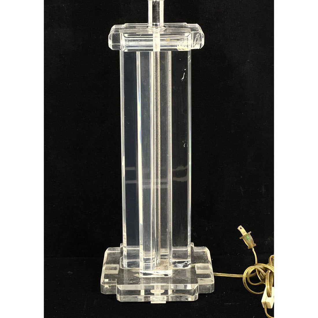 Vintage Mid Century Modern Lucite Acrylic Table Lamp. (1 of 6)