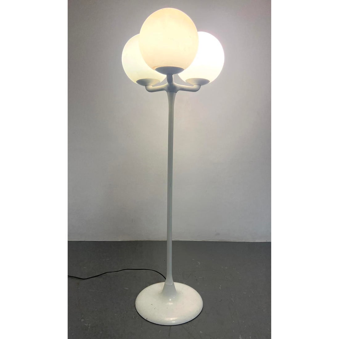ROBERT Sonneman Tulip base floor lamp. 3 frosted glass ball shades. White enameled steel frame. Labe: ROBERT Sonneman Tulip base floor lamp. 3 frosted glass ball shades. White enameled steel frame. Label. Dimensions: Height: 55 inches, Width: 28 inches, Depth: 28 inches. ---