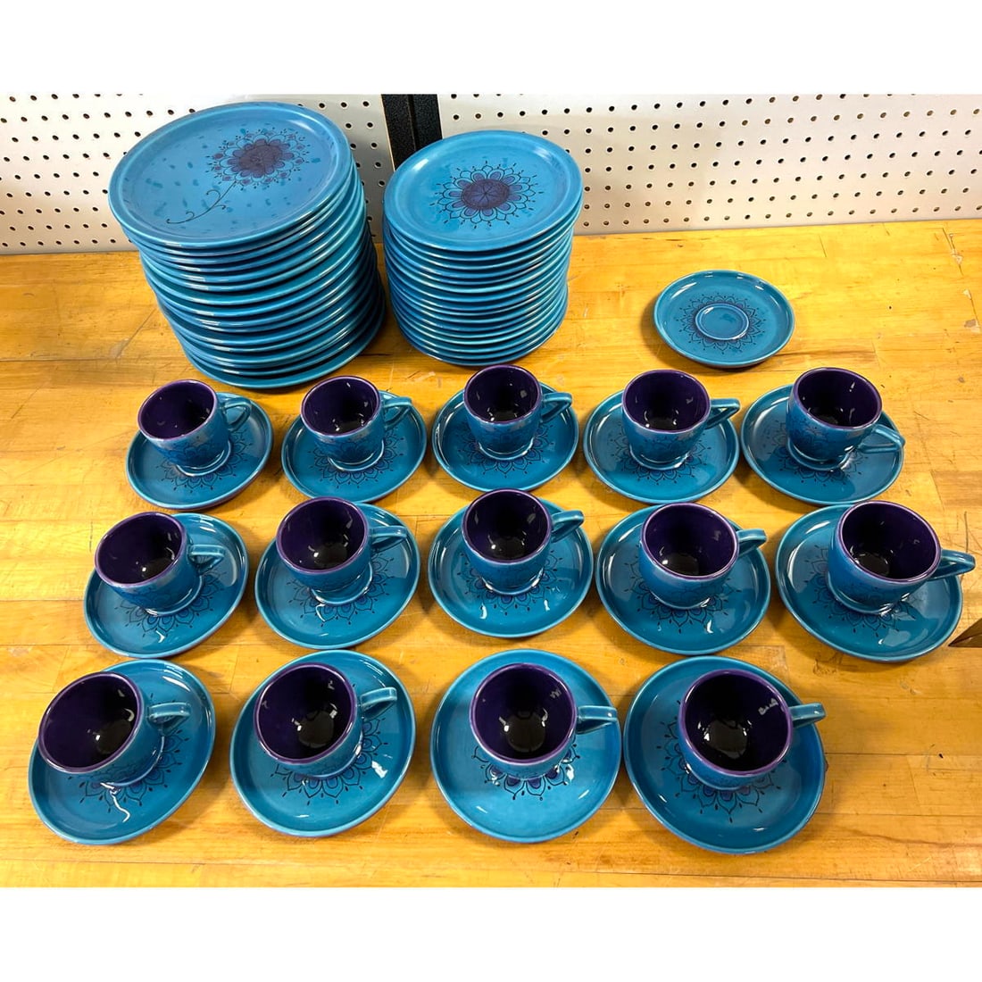 60 pcs Raymor R1099/B China China Dish set. Dishes.- Manufacturer: RaymorPattern: R1099/BTotal P: 60 pcs Raymor R1099/B China China Dish set. Dishes.- Manufacturer: RaymorPattern: R1099/BTotal Piece count: 60 - Material: China 14 - 3.25 inch Cups.14 - 6.25 inch Saucers.16 - 9.75 inch Plates.16 - 8