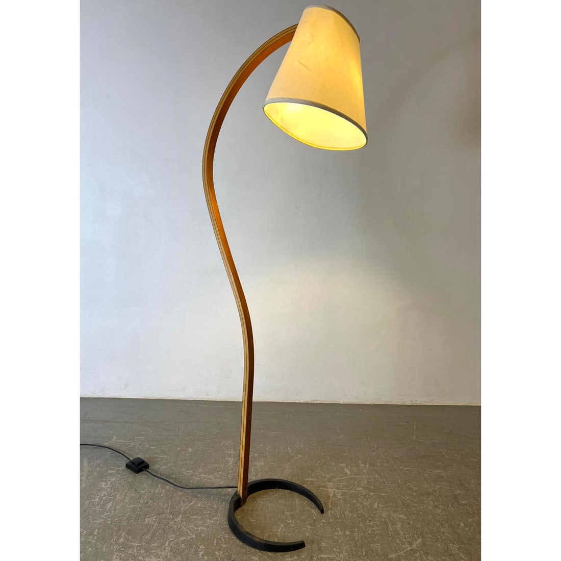Caprani laminated wood stem floor lamp. Black metal base (1 of 12)