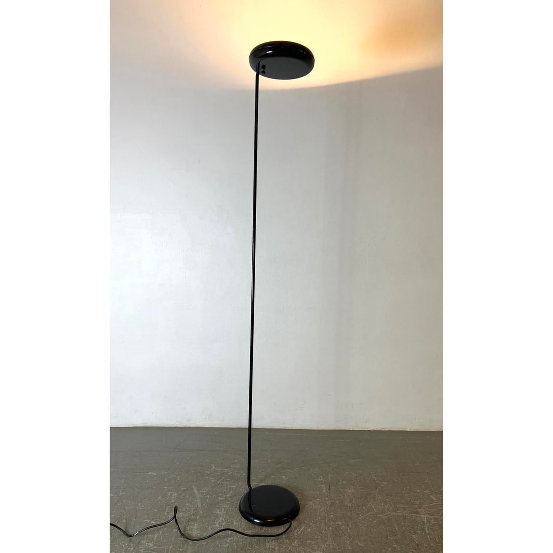 Post Modern Italian Black Floor Lamp. Torchiere style. (1 of 7)