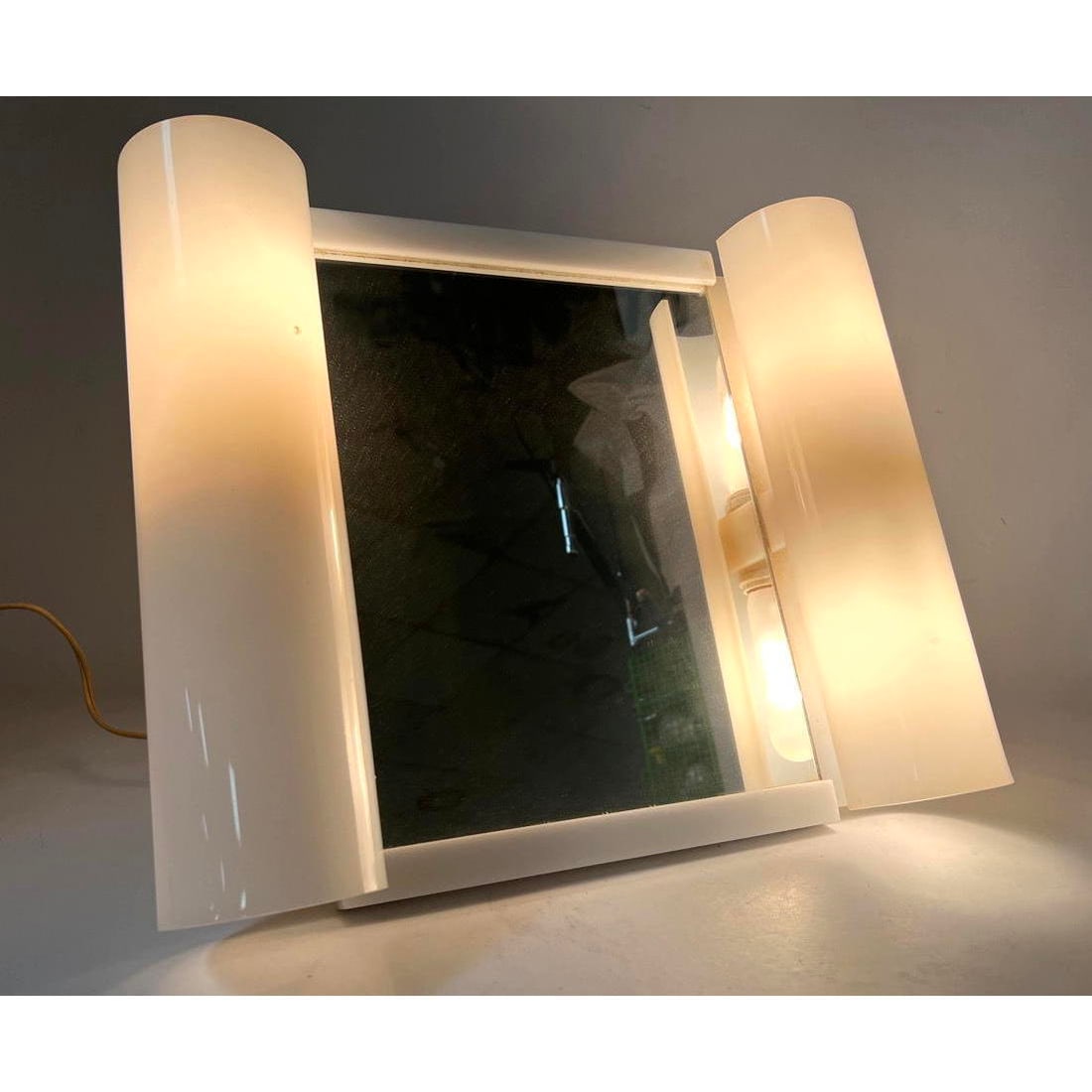Mid Century Modern  Lucite Vanity Table Mirror (1 of 20)