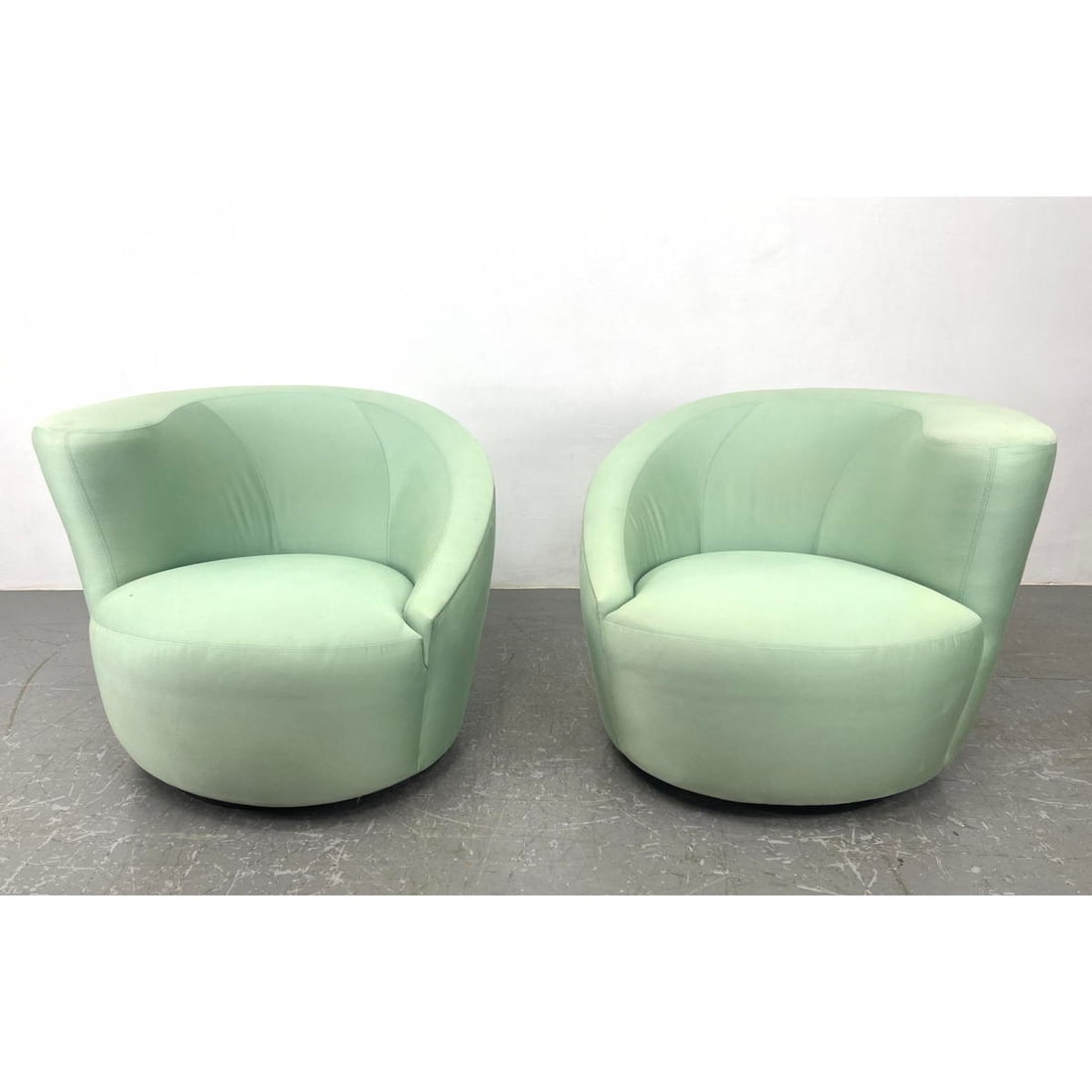 Pair Vladimir Kagan swivel nautilus chairs. Weiman Label .: Pair Vladimir Kagan swivel nautilus chairs. Weiman Label . Dimensions: Height: 29.5 inches, Width: 36 inches, Depth: 36 inches. - Seat Height: 17 inches ---