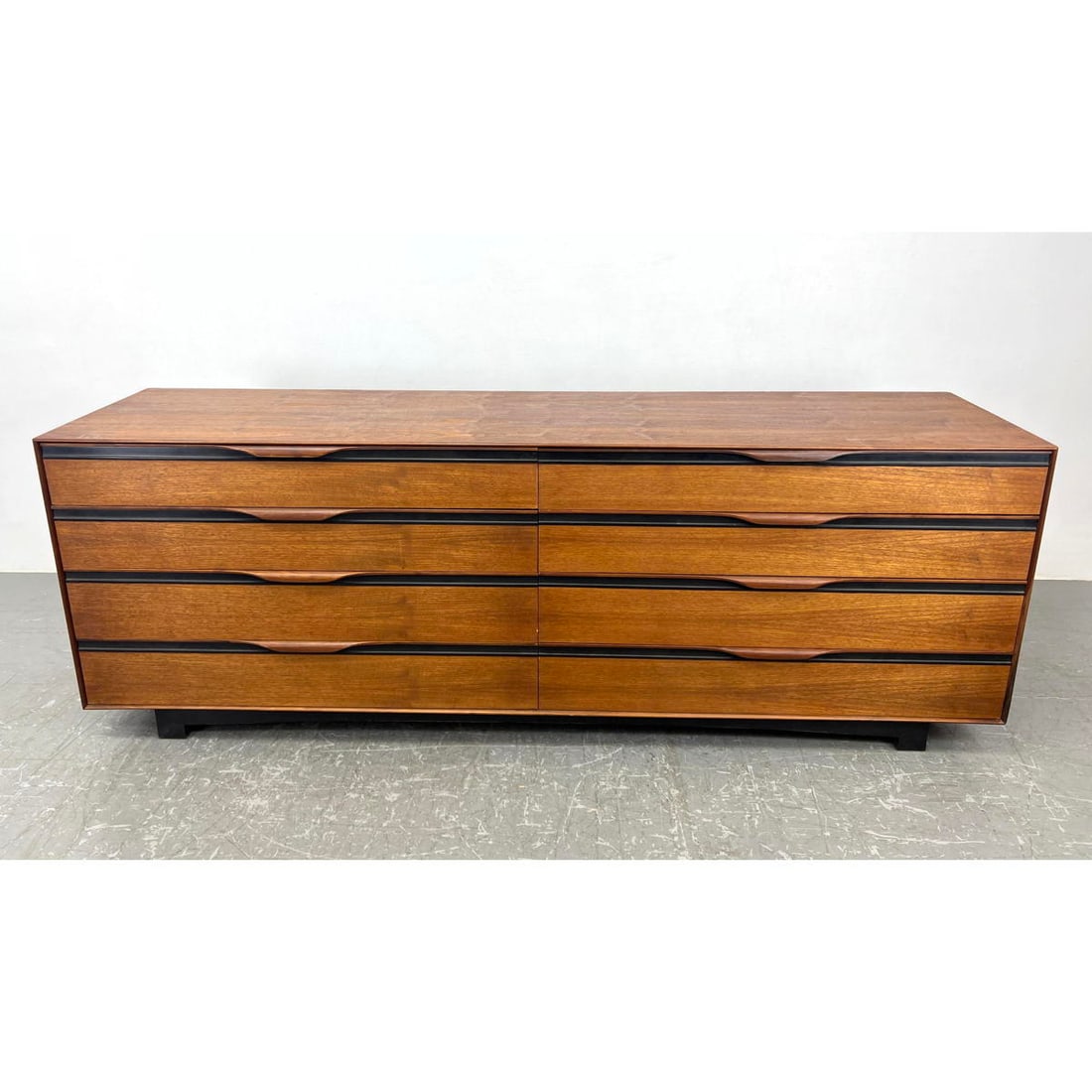 John Kapel Low Chest Dresser for Glenn of California. Credenza form.: John Kapel Low Chest Dresser for Glenn of California. Credenza form. Dimensions: Height: 30 inches, Width: 83.5 inches, Depth: 20 inches. ---