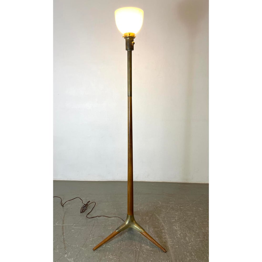 50s Mid Century Modern Ben Seibel inspired Brass and Walnut Floor Lamp. Tripod walnut base with bras (1 of 6)