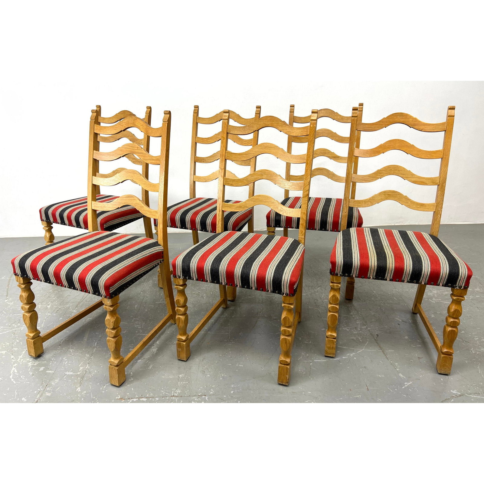 Set 6 Danish Oak Dining Chairs. In the style of Henning Kjaernulf.: Set 6 Danish Oak Dining Chairs. In the style of Henning Kjaernulf. Dimensions: Height: 39 inches, Width: 16.5 inches, Depth: 20 inches. - Seat Height: 18 inches ---