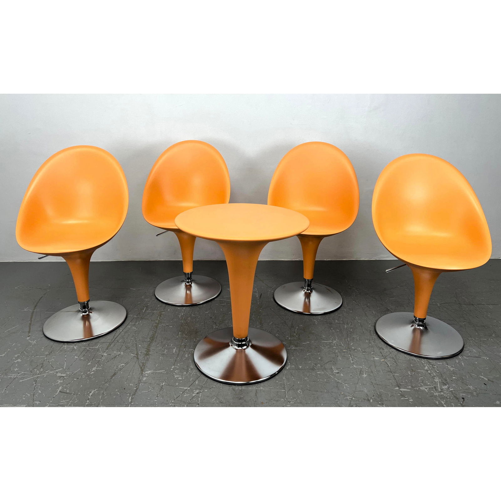5pc set. Magis Set. 4 Bombo Chairs and a Table. Italy. Stefano Giovannoni. Seats are adjustable (1 of 19)
