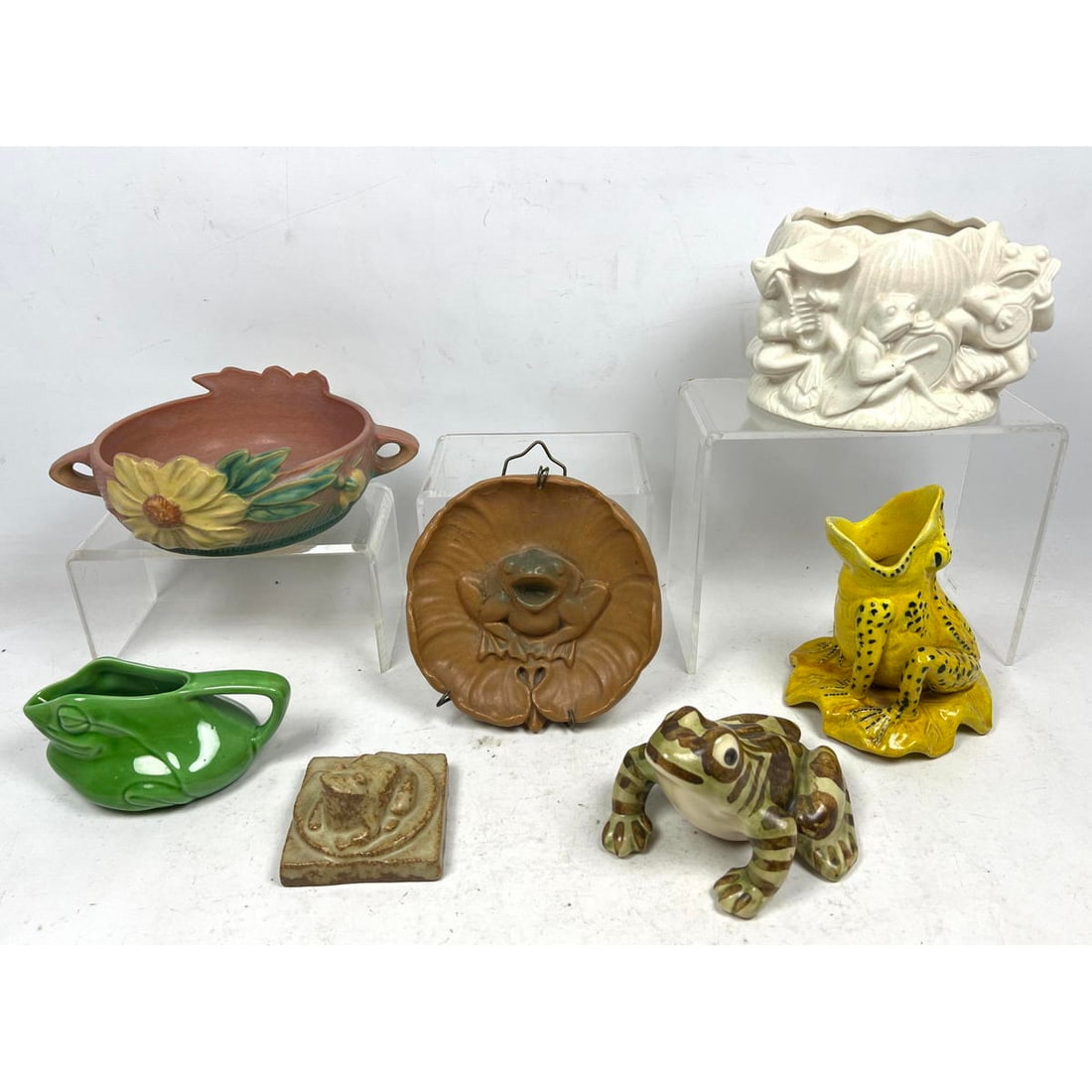 7pc Art Pottery Lot Frog Collector's Dream. 6 assorted frogs, tiles. One ROSEVILLE Peony Bowl marked (1 of 20)