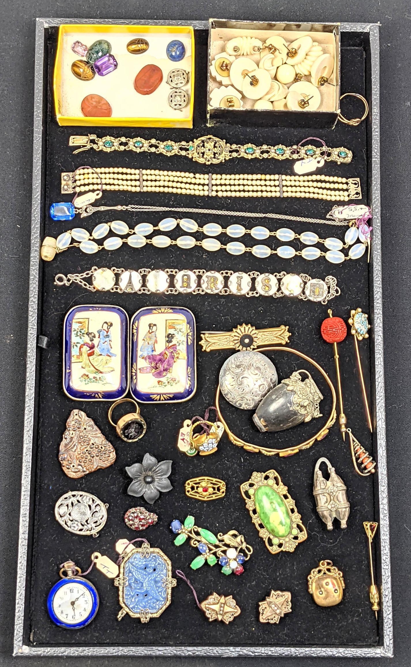 Lot. Costume Jewelry. Some Asian, Victorian, Czech glass, etc.: Lot. Costume Jewelry. Some Asian, Victorian, Czech glass, etc. --- US Packing and Shipping charge: $35 Plus insurance at a rate of $1 per hundred.