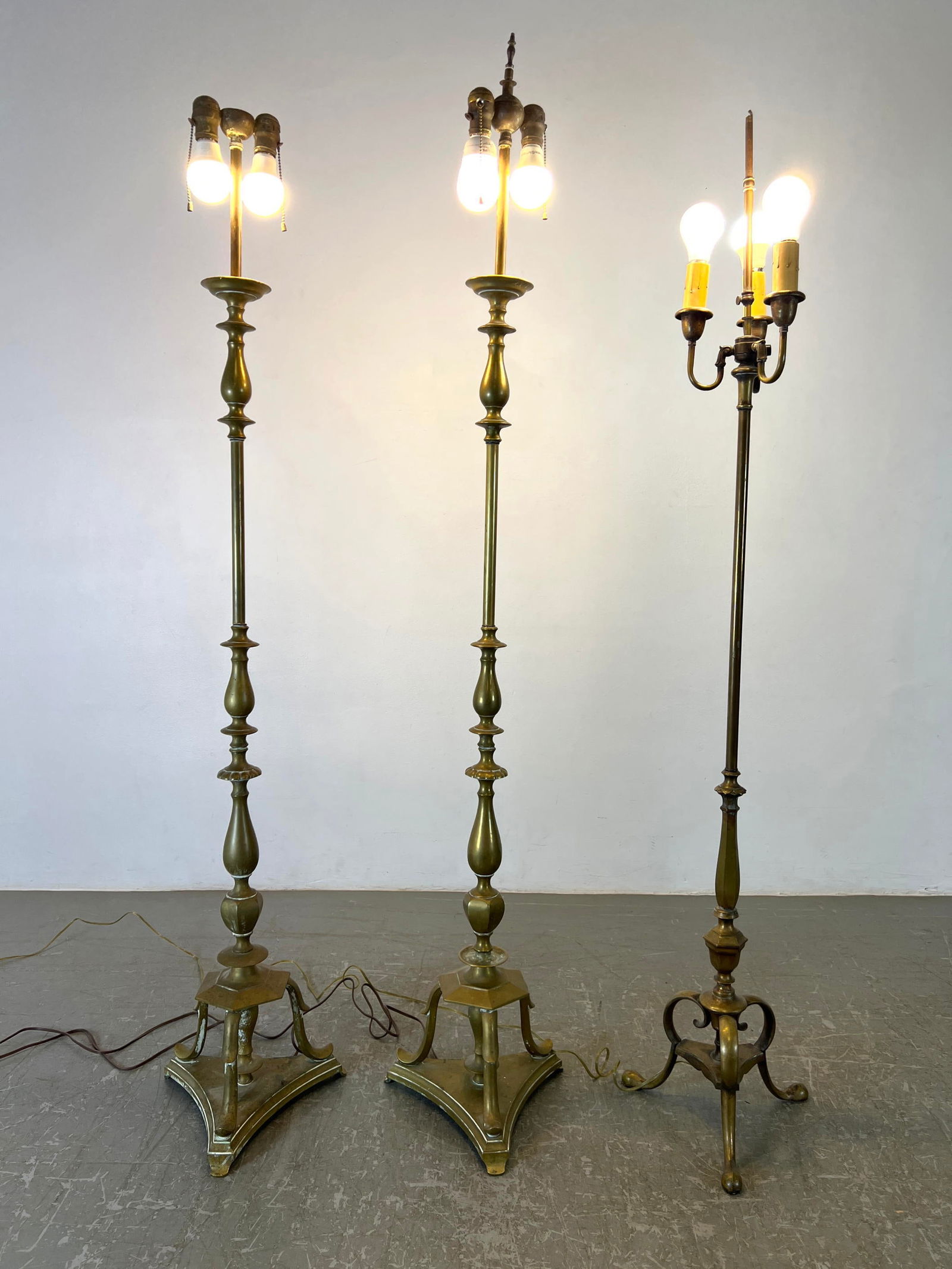 3pc Heavy Brass Antique Floor Lamps. One pair and one single lamp. All tested and working (1 of 17)