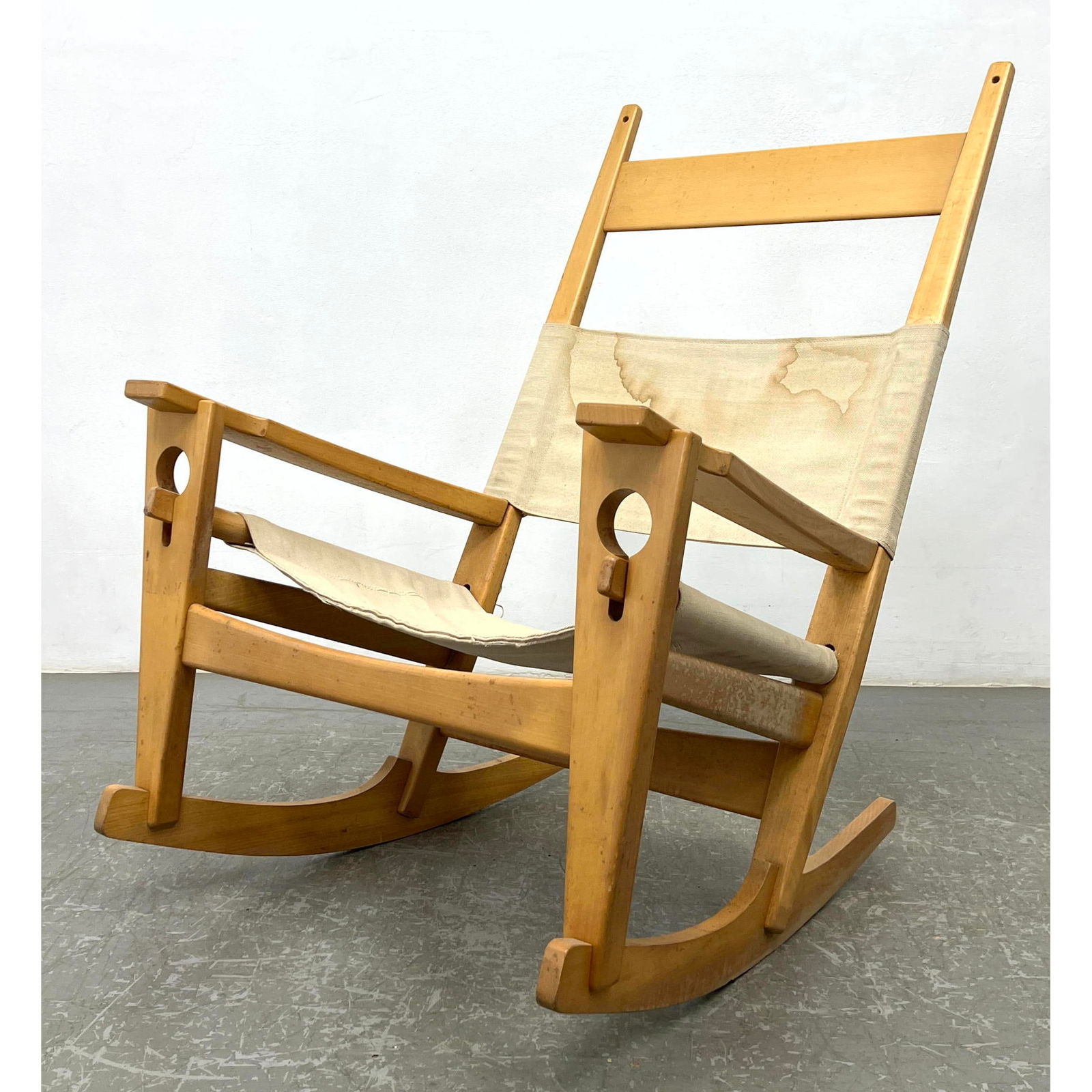 Hans Wegner for Getama Keyhole Rocking Chair: Hans Wegner for Getama Keyhole Rocking Chair Dimensions: Height: 41 inches, Width: 29.5 inches, Depth: 31.5 inches. - Seat Height: 14 inches --- - - We offer curbside delivery to NYC, Manhattan, Close